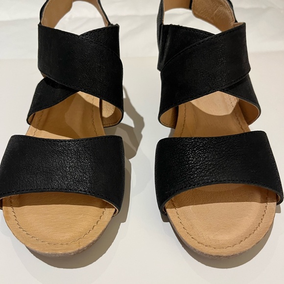 Adam Tucker Black Women's Sandals - Picture 1 of 7